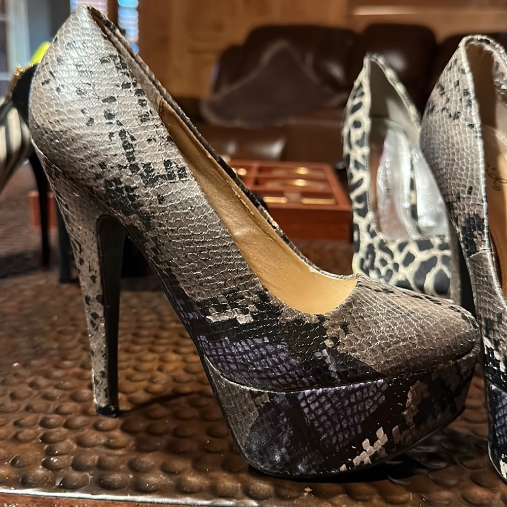 Size 7 snake, skin type platform, high heels